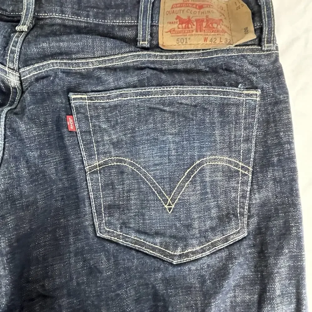 Levi's Men's 501 Orginal Fit Jeans Straight Leg Buton Fly 42x32 (39x30)